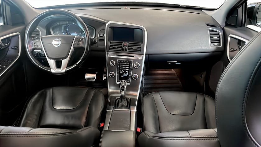 Bild 4 av Volvo XC60 D4 AWD Summum 181Hk / Pano / Drag / Värmare