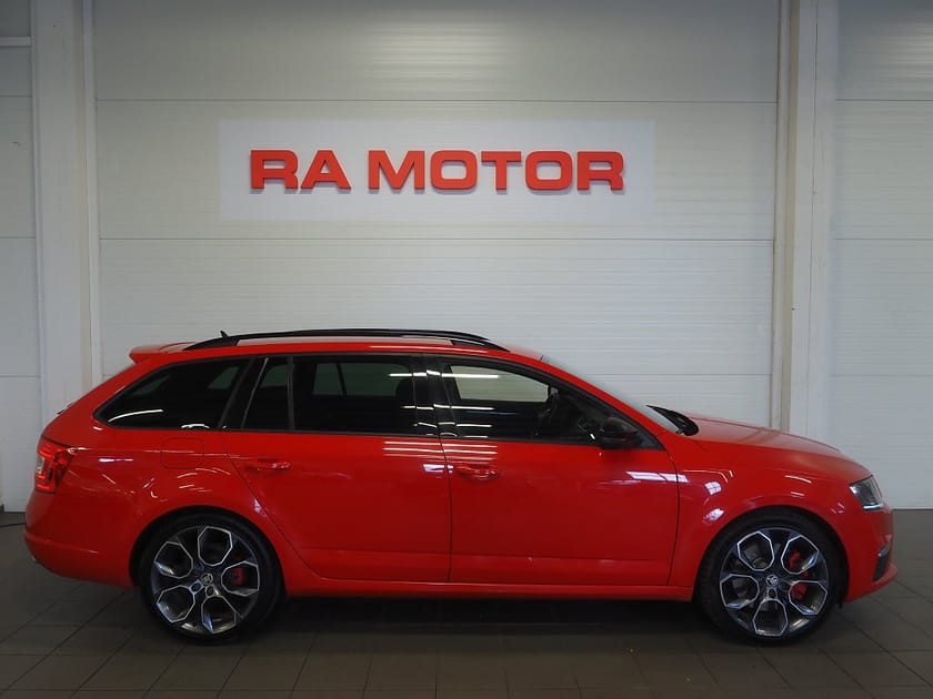 Bild 4 av Škoda Octavia Kombi RS Skoda 2.0 TSI 220hk Dragkrok Navi P-Värm PDC 19"