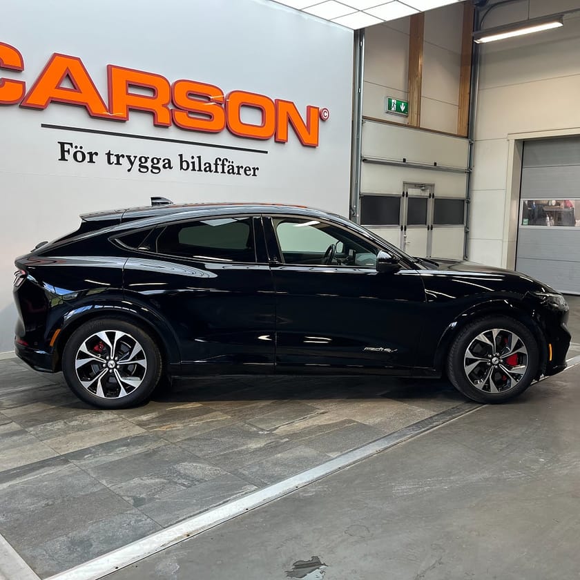 Bild 3 av Ford Mustang Mach-E Long Range AWD Titanium Carplay 360° B&O Drag