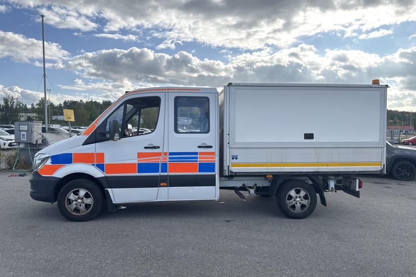 Bild 2 av Mercedes-Benz Sprinter 316 BlueTEC Chassi Crew cab CDI Pickup (163hk) Dubbelhytt 6-sits