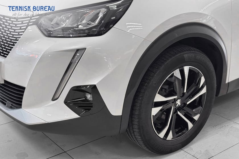 Bilde 2 av Peugeot e-2008 Allure 136hk /Kamera/CARPLAY ++