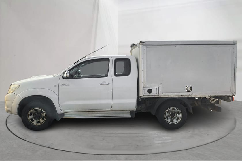 Bild 2 av Toyota Hilux Extra Cab 2.5 D-4D 4WD (144hk) Verkstadsinredning