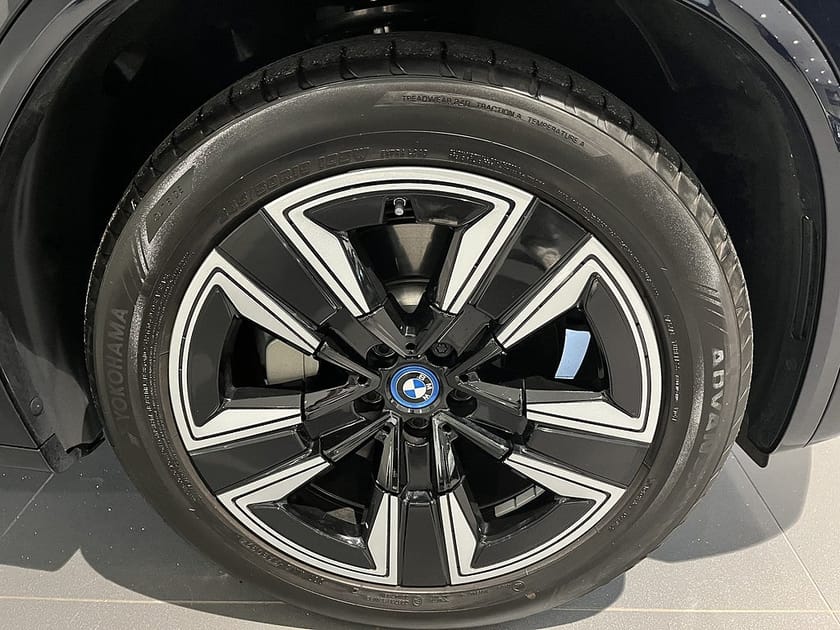 Bild 5 av BMW iX3 Charged M Sport Panorama Drag Elstolar Minne Adpt Farth