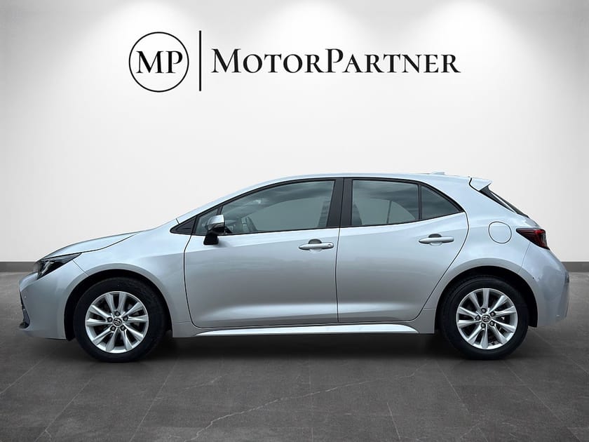 Bild 4 av Toyota Corolla Hybrid e-CVT Active Plus Kamera Cockpit 140hk