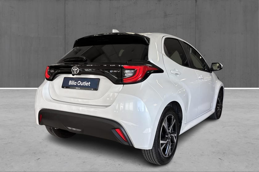Bilde 4 av Toyota Yaris Hybrid 115 Adap.cruise, R.kamera, Keyless, LED