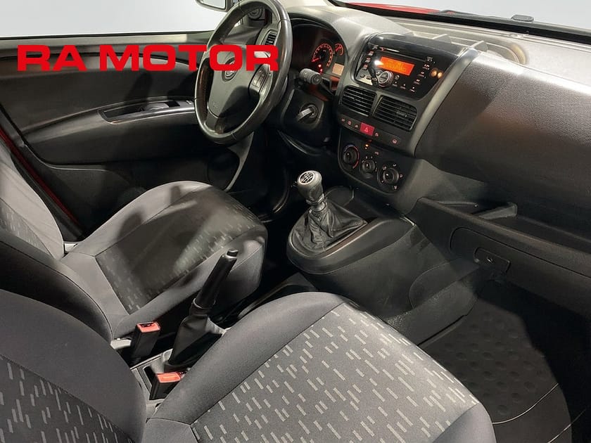 Bild 5 av Opel Combo Van 2.4t 1.6 CDTI | Värmare | Drag | Kamrem bytt |