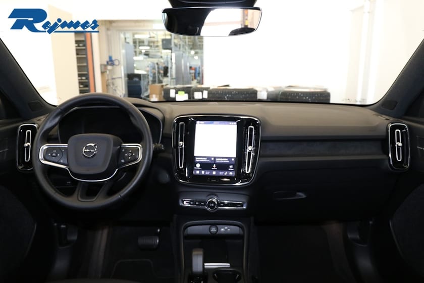Bild 2 av Volvo EX40 Single Motor Extended Range M R Ultra Black Edt