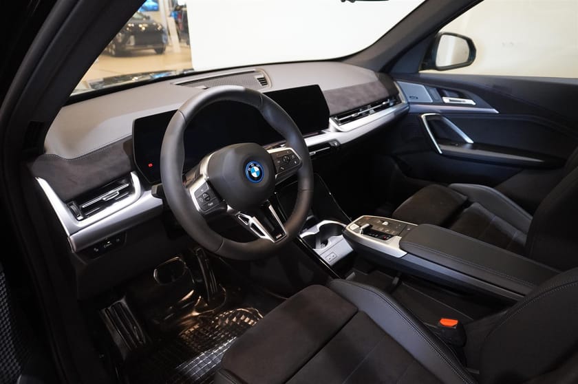 Bild 2 av BMW iX1 eDrive20 Fully Charged Drag Premium H K