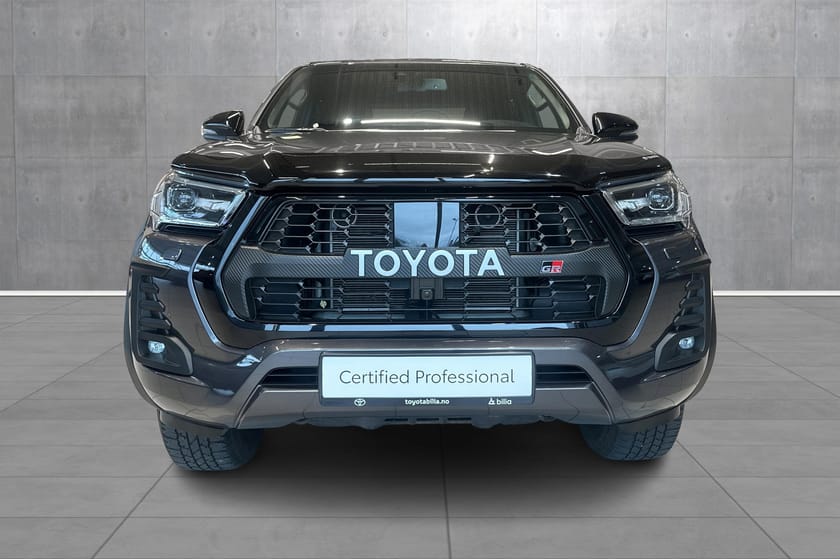 Bilde 2 av Toyota Hilux Dobbelcab GR-Sport/D-Cab/2,8 lt diesel/204 hk