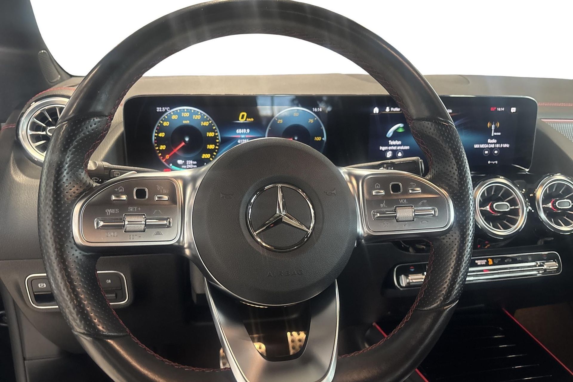 Mercedes-Benz EQA 250+ AMG Line 2023, photo 7/10