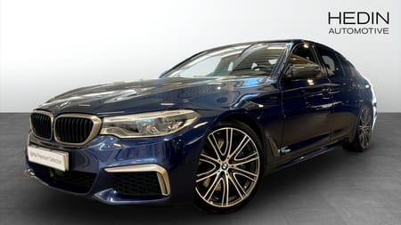 BMW M550i xDrive Sedan Rattvärme B&W Taklucka Drag Soft-Close Massagestolar