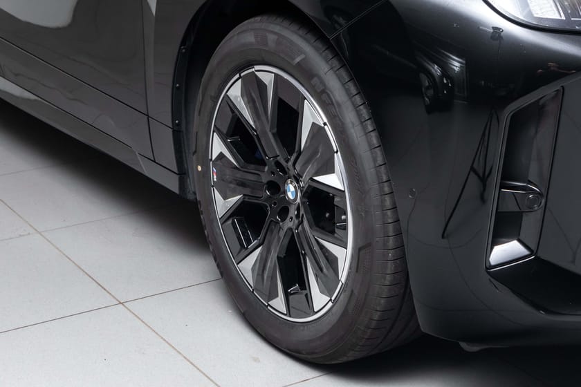 Bilde 3 av BMW iX xDrive60 M Sport-Krok-Harman/Kardon/Glasstak