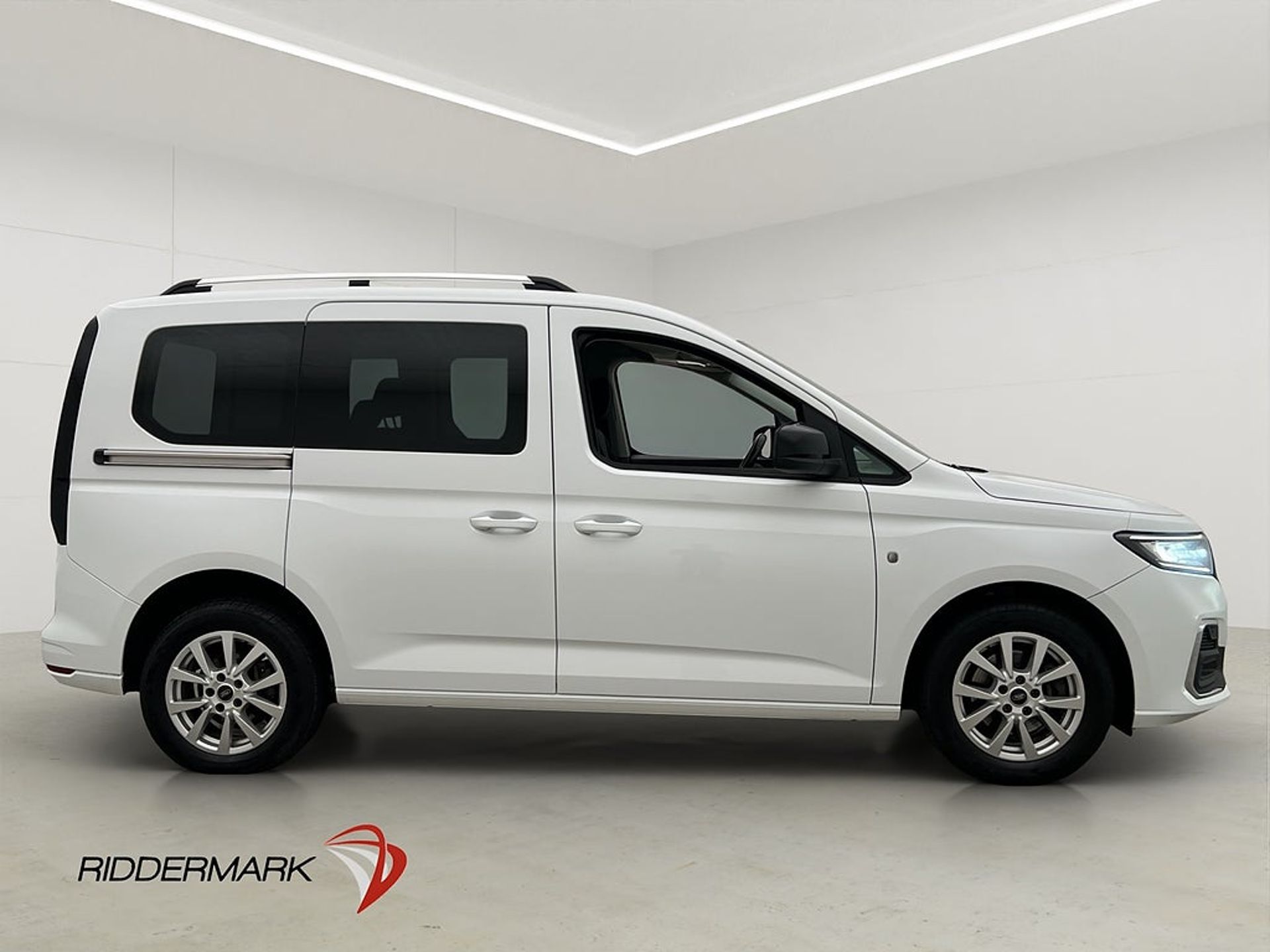 Ford Tourneo Connect 5-Sits D-Värm 2023, bild 2/10