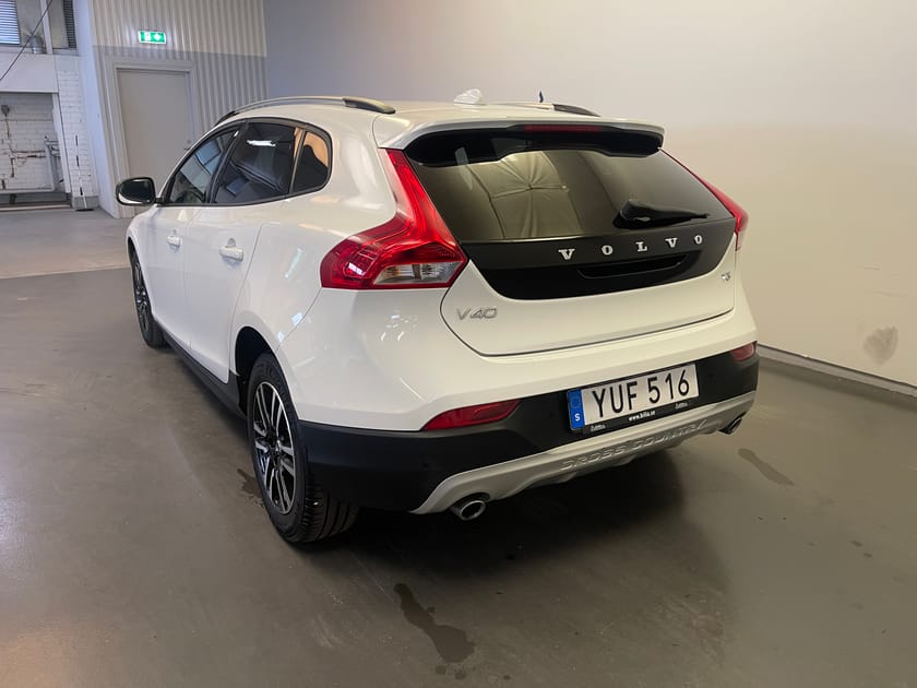 Bild 3 av Volvo V40 Cross Country T3 Adv Edition/ BLIS/ Keyless/ Adaptivfarhållare/ 10.000kr tillbehör/