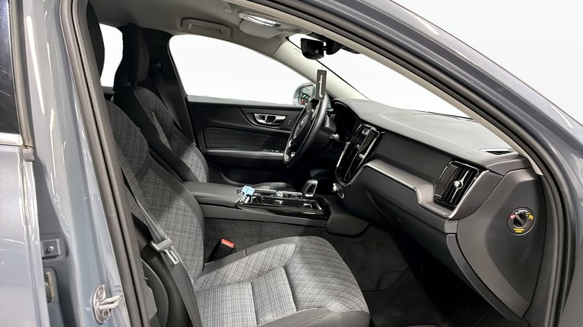Bild 3 av Volvo V60 T6 AWD  Recharge  Core Edition