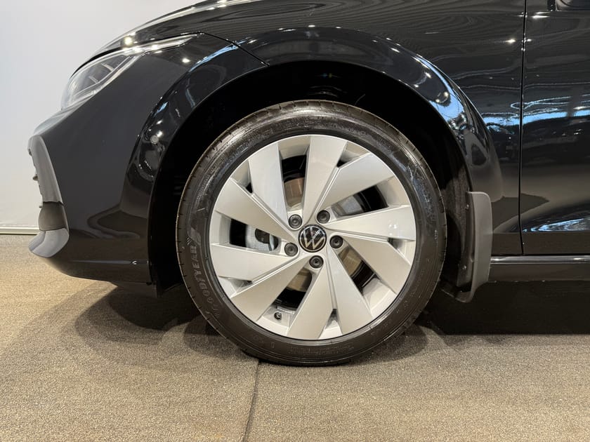 Bild 2 av Volkswagen Golf 1.5 eTSI ACT OPF *Privatleasingkampanj Augusti*