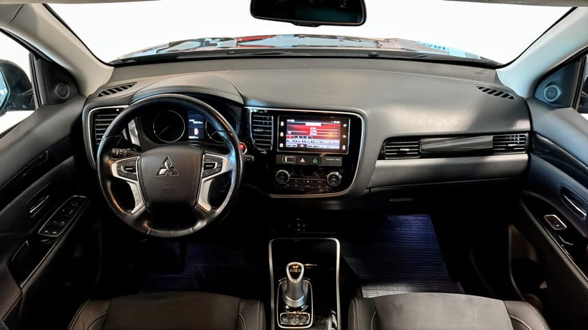 Bild 4 av Mitsubishi Outlander PHEV CVT, 203hk, 4 WD, 1 ÅRS GARANTI