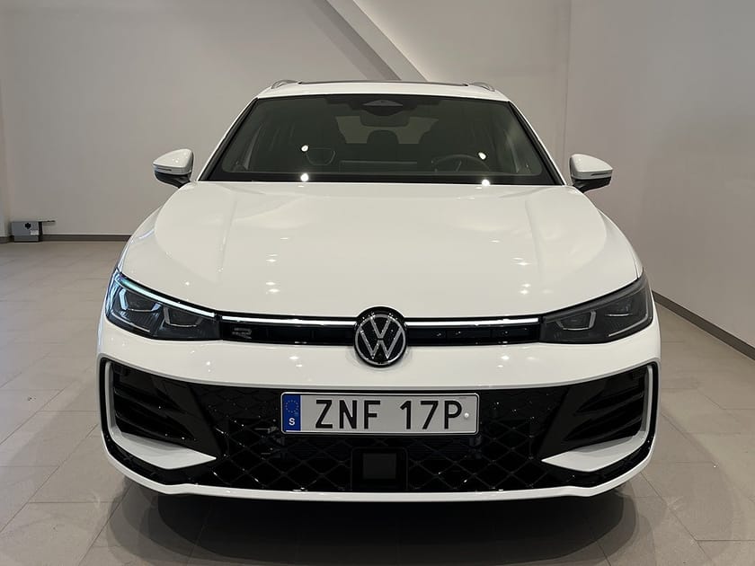 Bild 2 av Volkswagen Passat Variant eHybrid 272 DSG6 R-LINE | LAGERBIL