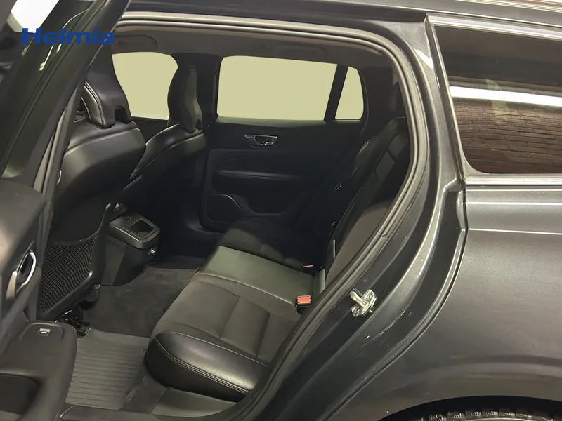 Bild 9 av 10 – Volvo V60 T6 AWD Momentum Advanced Edition