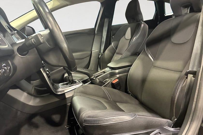 Bild 3 av Volvo V40 T3 152 HK BUSINESS ADVANCED DRAG NAVI B-KAMERA NYBES