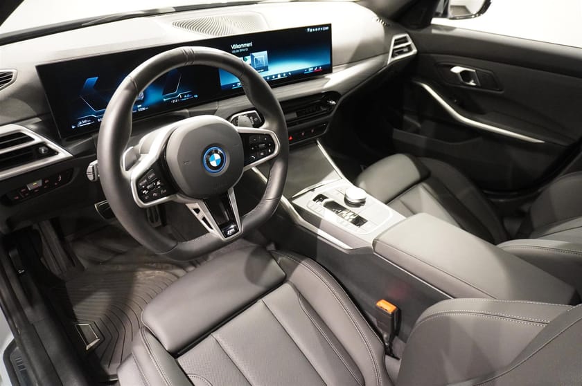 Bild 4 av BMW 330e xDrive Touring M Sport Active Edt. Drag HiFi Fartpilot