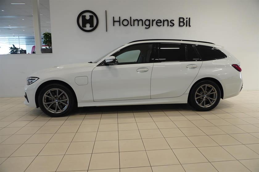 Bild 3 av BMW 330e xDrive Touring Model Sport PDC Drag