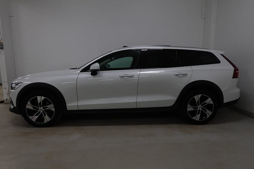 Bild 3 av Volvo V60 Cross Country B4 AWD Advpro Skinn Drag Pano D-Värme 360° H/K MOMS Nav