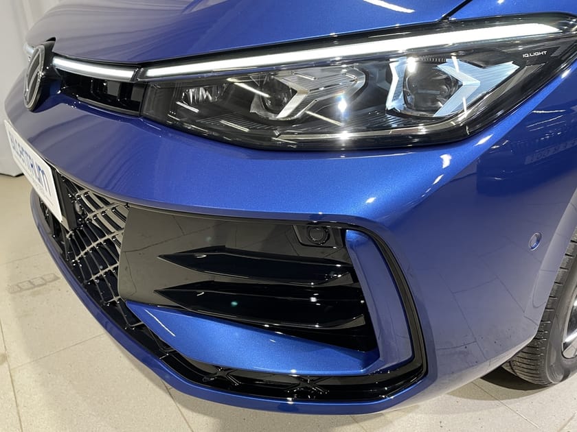 Bild 3 av Volkswagen Passat Variant eHybrid R-LINE 1.5 TSI eHYBRID, Black-style/Drag