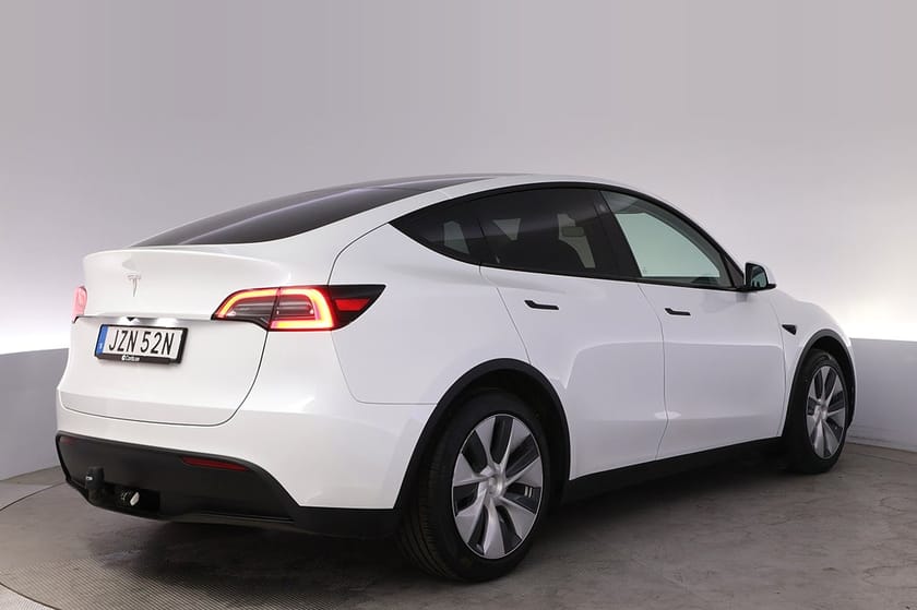 Bild 5 av Tesla Model Y Standard Range RWD Autopilot Pano Drag