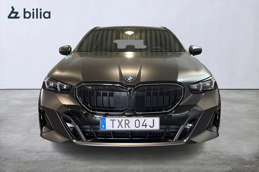 Bild 5 av BMW 550e xDrive Touring BMW | M Sport Pro | M Sport stol | Merino