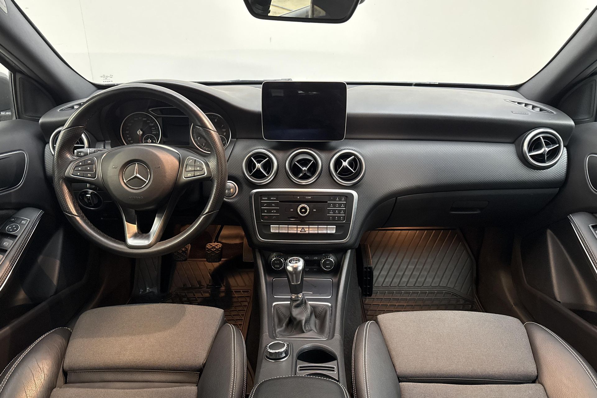 Mercedes-Benz A 180 2018, bild 7/10