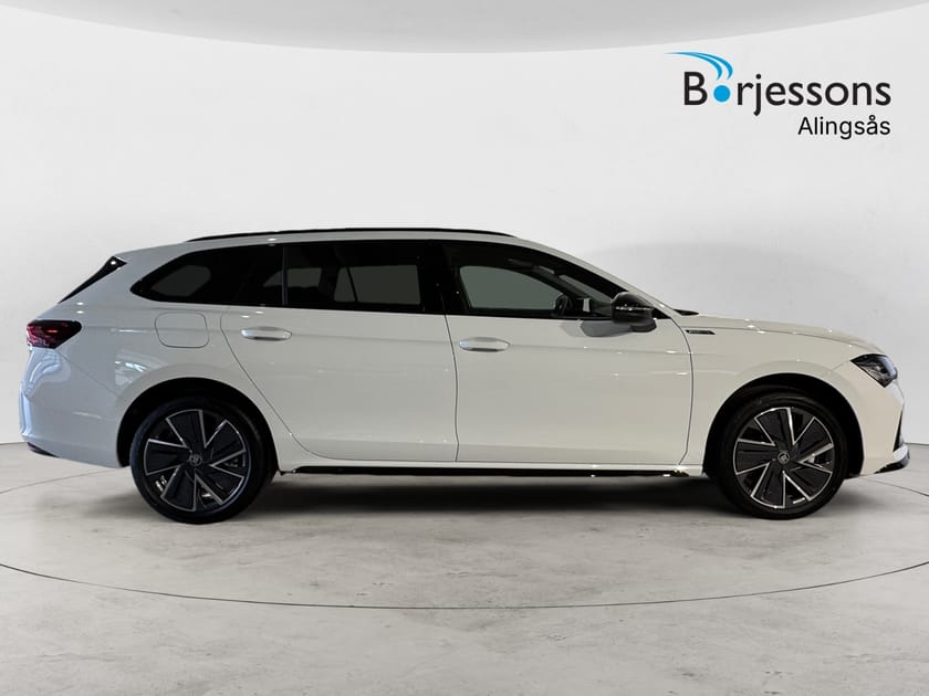 Bild 2 av Škoda Superb iV Kombi