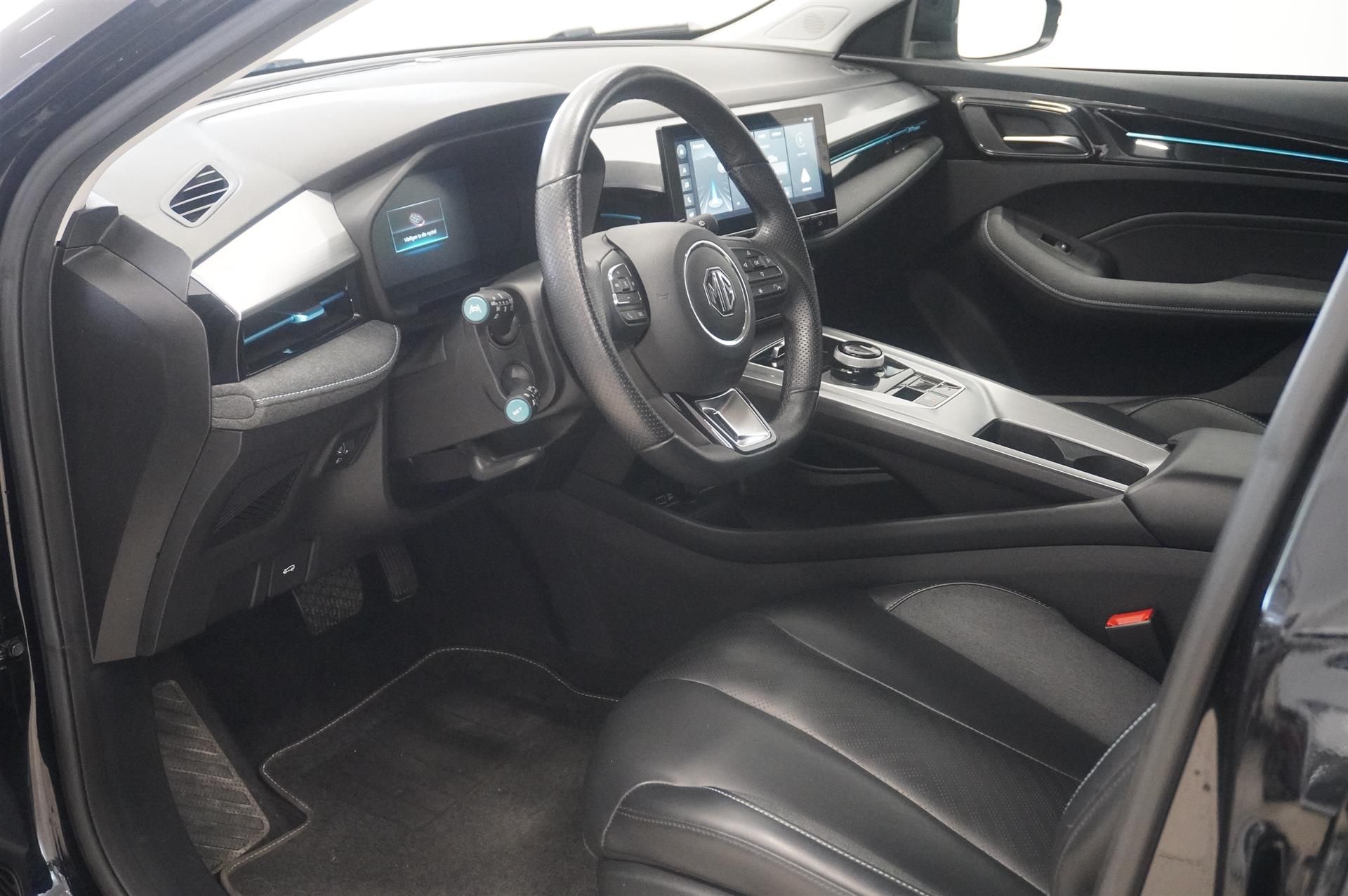 MG MG5 61 kWh Lux 2022, photo 2/10