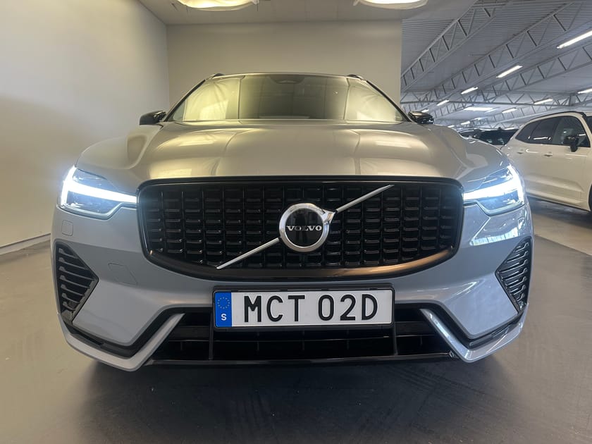 Bild 2 av Volvo XC60 Recharge T6 II Plus Dark Edition / Navigation / Dragkrok / Backkamera /