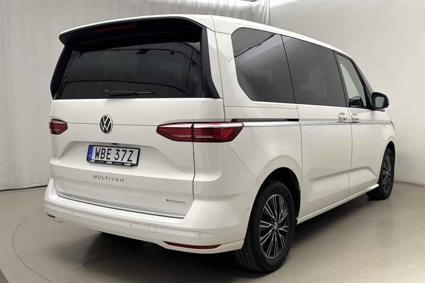 Bild 3 av Volkswagen Multivan eHybrid T7 (218hk) Plus Panorama 7-sits