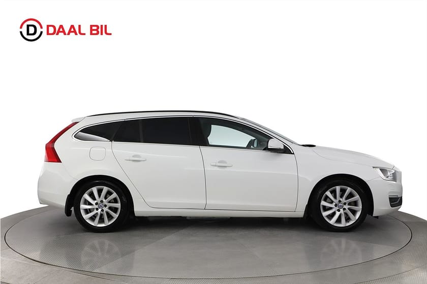Bild 5 av Volvo V60 D4 D4 AWD 190HK MOMENTUM DRAG MOTORVÄRMARE P-SENS