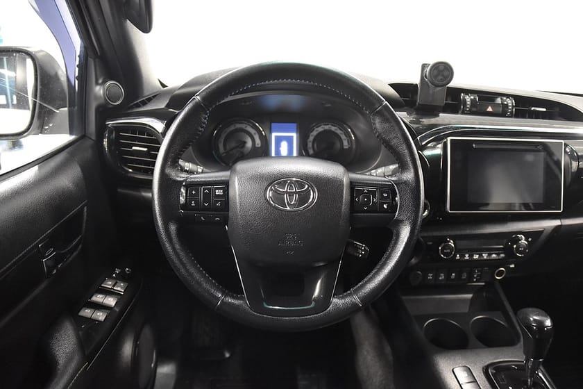 Bild 2 av Toyota Hilux Dubbelhytt 2.4 AWD Premium Drag Hundkåpa 2+1 Skinn Diff 150hk