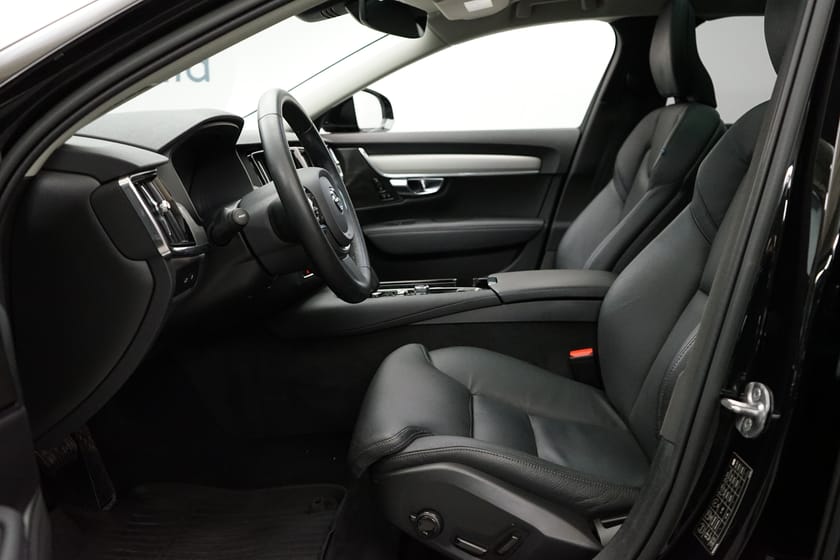 Bild 5 av Volvo V90 Recharge T6 Plus Dark Edition, Taklucka, Dragkrok, HarmanKardon PremiumSound