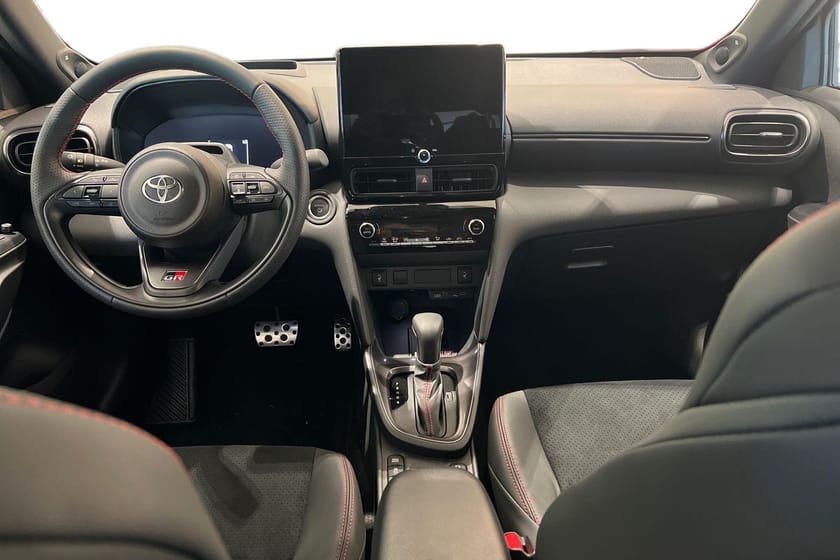 Bild 2 av Toyota Yaris Cross Active 1,5 Hybrid 130 GR-Sport Bitone