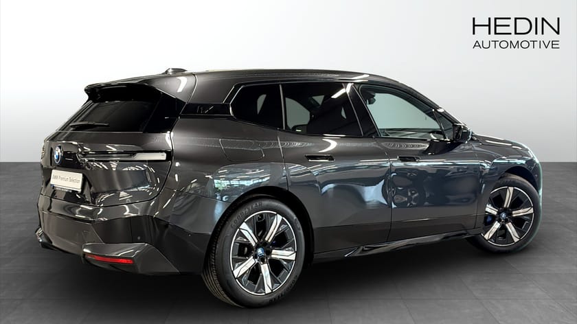 Bild 2 av BMW iX xDrive40 Sportpkt Driving Assist Pro 360 Kamera H/K Head Up