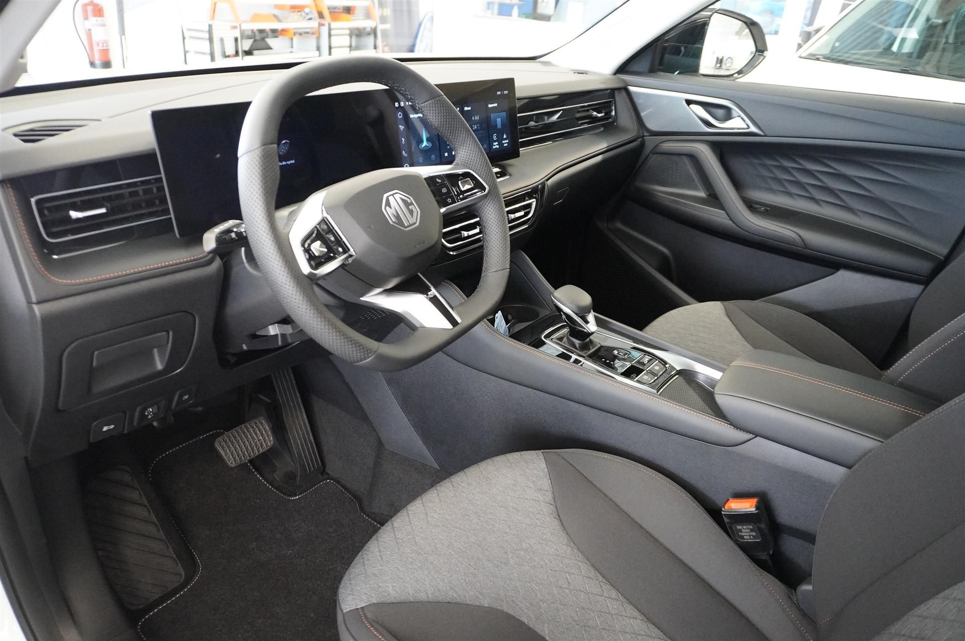 MG HS Comfort 1.5T AT 2025, bild 2/10