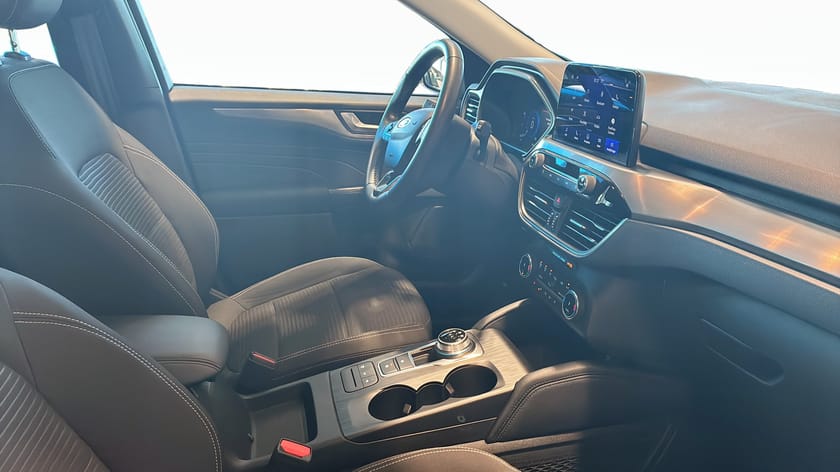 Bild 3 av Ford Kuga Plug-In Hybrid Titanium 2.5 225HK Vinterpaket Carplay