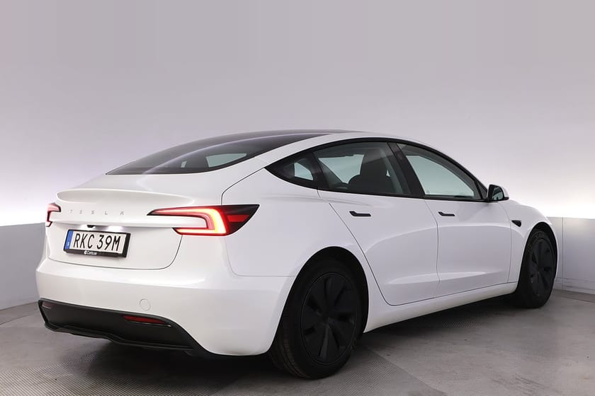 Bild 5 av Tesla Model 3 Standard Range Highland Autopilot Pano Drag