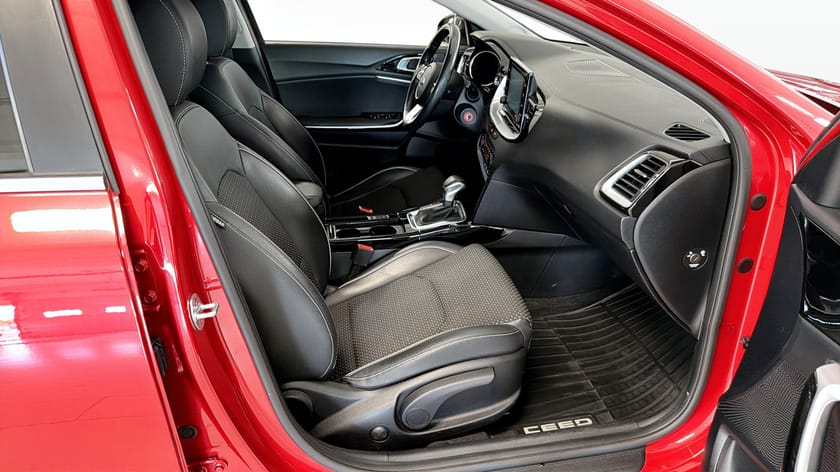 Bild 3 av Kia Ceed 1.4 T-GDI DCT Advance Plus / Kamera / CarPlay