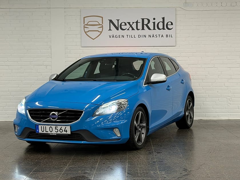 Bild 2 av Volvo V40 T2 R-Design | Värmare | Bluetooth | Halvskinn |SoV-Hjul