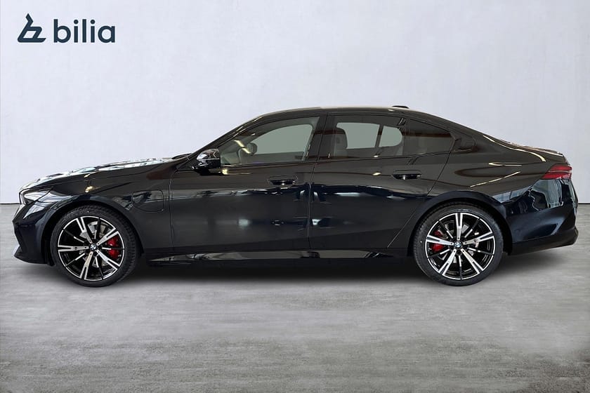 Bild 3 av BMW 530e xDrive M Sport PRO Panorama 360 Kamera Innovation Drag