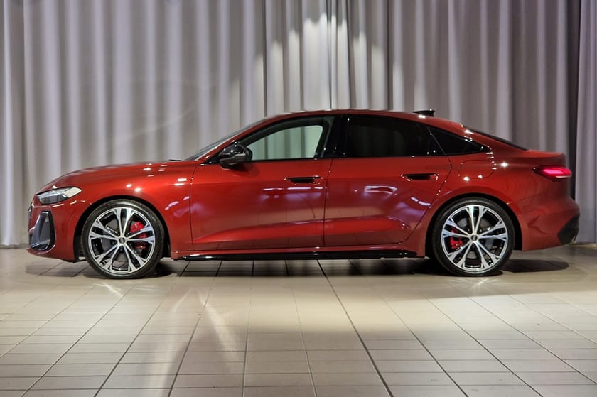 Bild 2 av Audi A5 Sedan e-hybrid quattro eHybrid S line | Drag | P-klim | 20" | 360 vy | 36