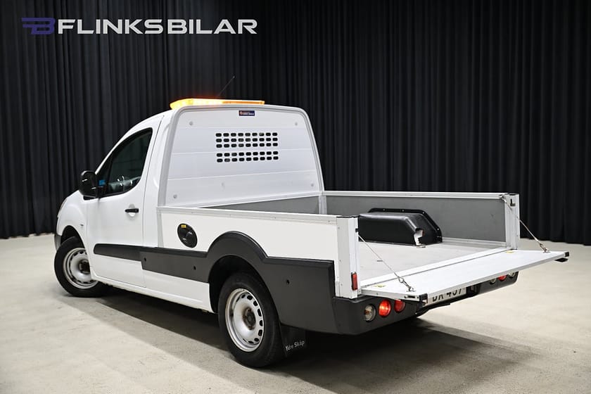 Bild 3 av Peugeot Partner Pickup Flak 99HK|9470Mil|Blixljus|Leasebar|Nykamrem|1Brukare