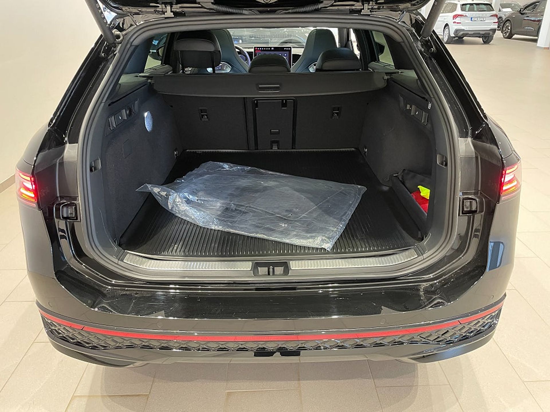 Volkswagen Passat Variant eHybrid 2025, bild 7/10