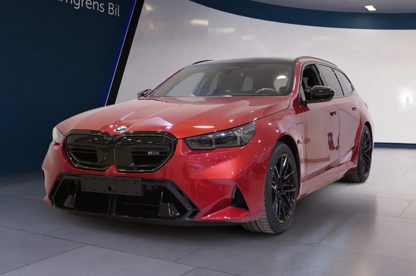 Bild 1 av BMW M5 Touring Drag DA Pro B W Panoramaglastak, Draving Assistant Professional, Parking Assistant Professional, Tonade Rutor Mm
